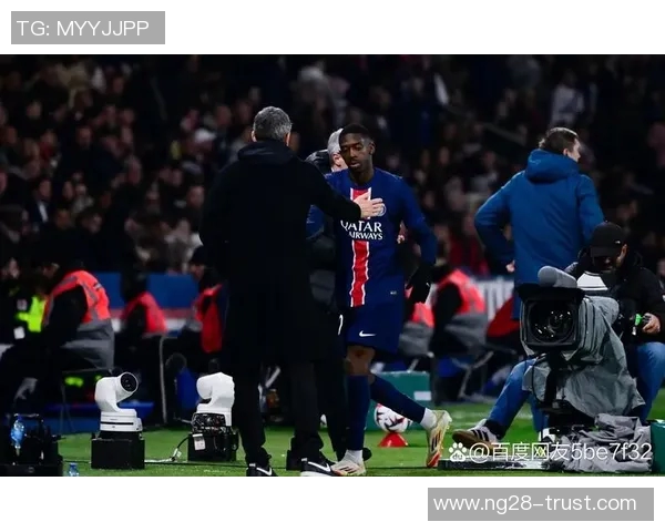 巴黎圣日耳曼大胜拜仁引发争议判罚全场沸腾的瞬间回顾