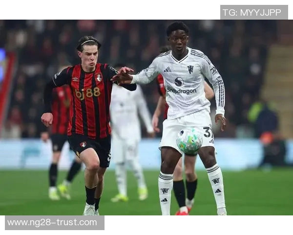 国王杯激战AC米兰补时绝杀曼联引发争议判罚全场沸腾